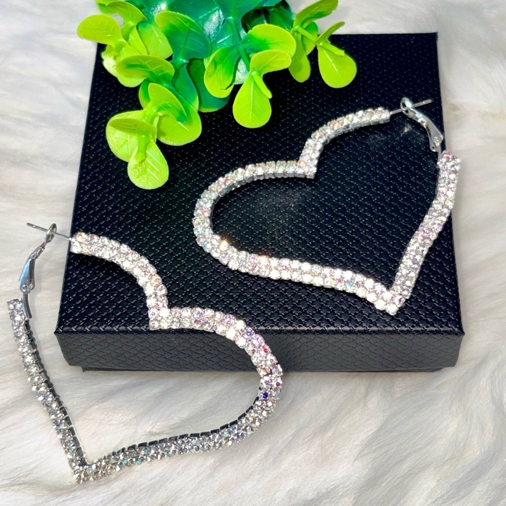 Sparkling Rhinestone‎ Heart Hoop Earrings - Picture 7 of 17